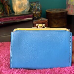 EUC VINTAGE LADY BUXTON Blue Milano Cowhide Leather wallet with double c